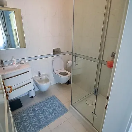 Dalmatinova 2-bedroom With Castle View * Liubliana