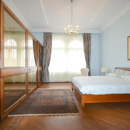 Dalmatinova 2-bedroom With Castle View Apartman *
