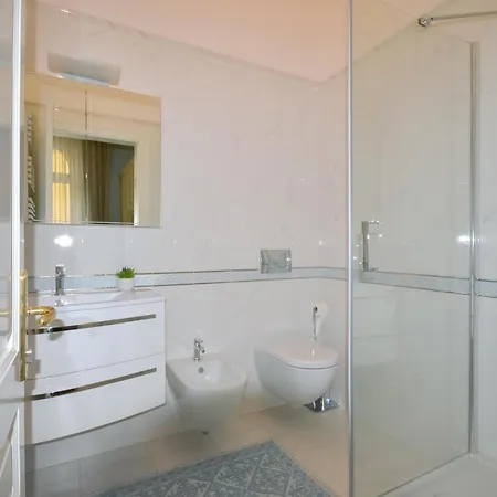 Dalmatinova 2-bedroom With Castle View * Liubliana